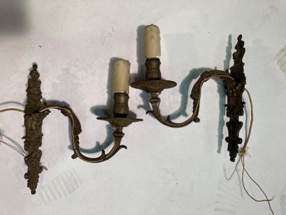 Pair of stylish bronze sconces.

Top. : 23...