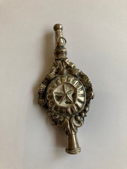 Silver lot comprising:

A kettledrum, a napkin...