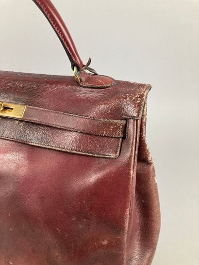 HERMÈS Paris
Sac Kelly 35 en box rouge, bijouterie...