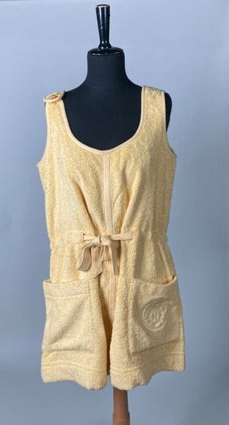 HERMÈS Paris
Sortie de bain en éponge miel...