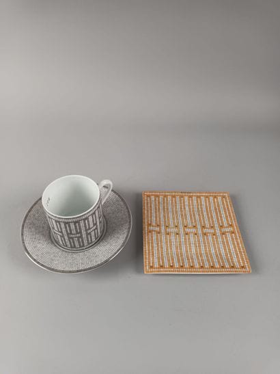 HERMÈS Paris
Tasse à café et sa sous-tasse...