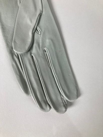 HERMÈS Paris, Made in France
Paire de gants...