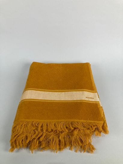 HERMÈS Paris
Drap de bain en éponge safran...