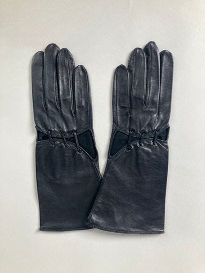 HERMÈS Paris, Made in France
Paire de gants...