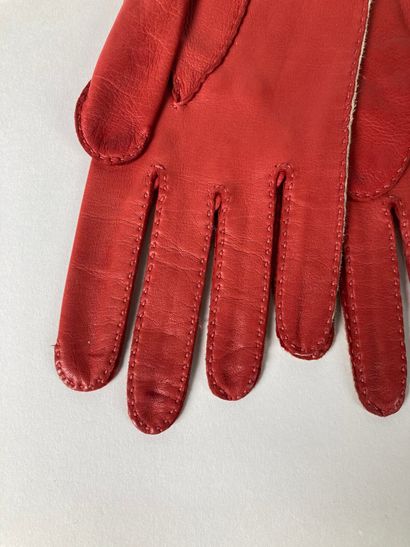 HERMÈS Paris
Paire de gants bicolore en cuir...