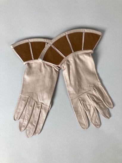HERMÈS Paris, Made in France
Paire de gants...