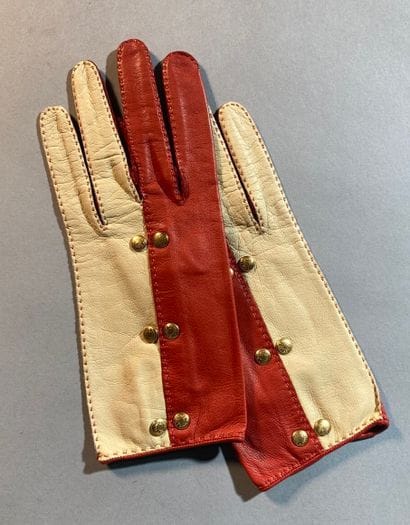 HERMÈS Paris
Paire de gants bicolore en cuir...