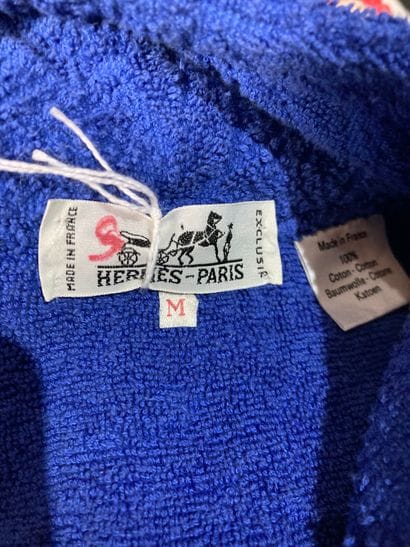 HERMÈS Paris
Lot comprenant deux peignoirs
L'un...