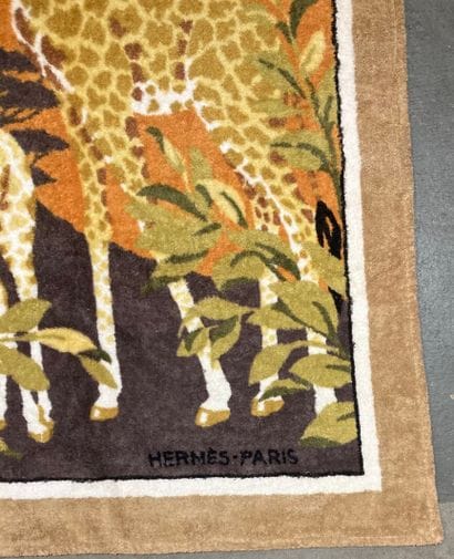 HERMÈS Paris
Drap de bain vertical en éponge...