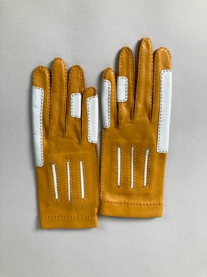 HERMÈS Paris, Made in France
Paire de gants...