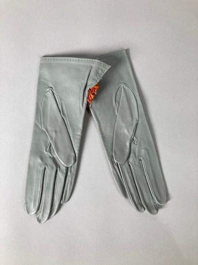 HERMÈS Paris, Made in France
Paire de gants...