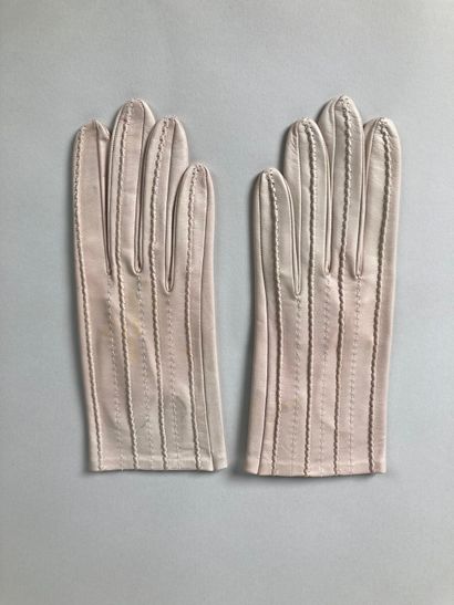HERMÈS Paris, Made in France
Paire de gants...