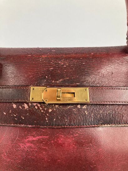 HERMÈS Paris
Sac Kelly 35 en box rouge, bijouterie...