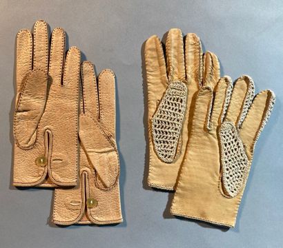Anonyme
Lot de deux paires de gants :
- L'une...