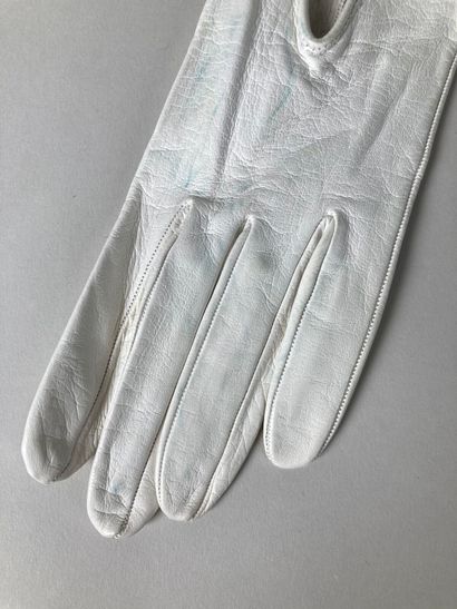 HERMÈS Paris, Made in France
Paire de gants...