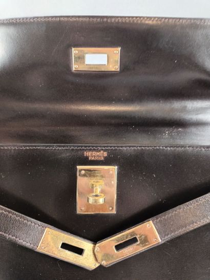HERMÈS Paris 
Sac Kelly 29 en box marron,...