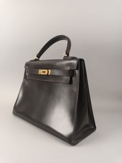 HERMÈS Paris 
Sac Kelly 29 en box marron,...