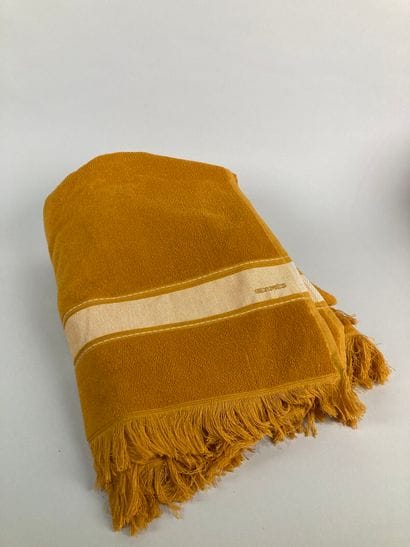 HERMÈS Paris
Drap de bain en éponge safran...