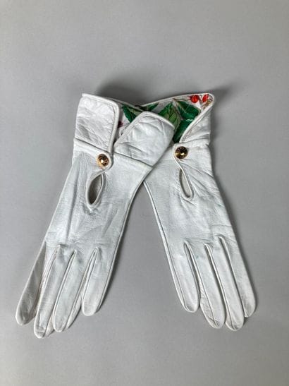 HERMÈS Paris, Made in France
Paire de gants...