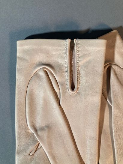 HERMÈS Paris, Made in France
Paire de gants...