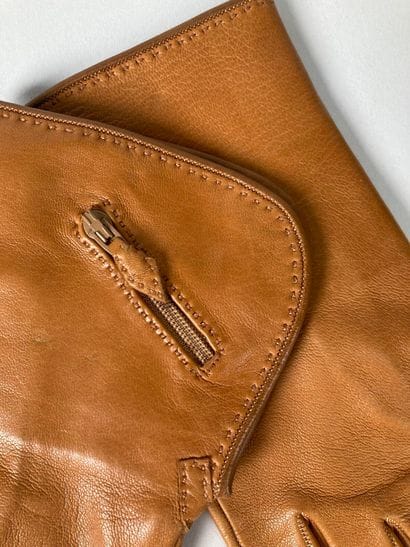 HERMÈS Paris, Made in France
Paire de gants...