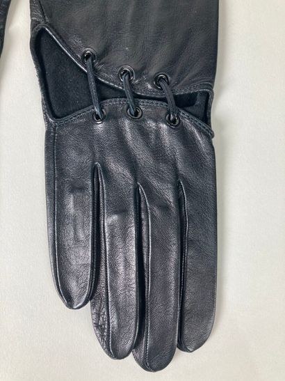 HERMÈS Paris, Made in France
Paire de gants...