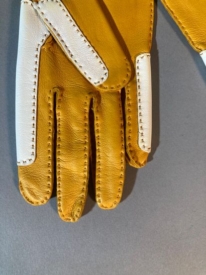HERMÈS Paris, Made in France
Paire de gants...