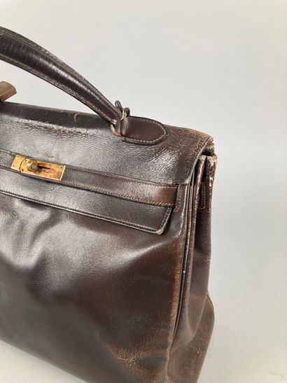 HERMÈS Paris
Sac Kelly 35 en box chocolat,...