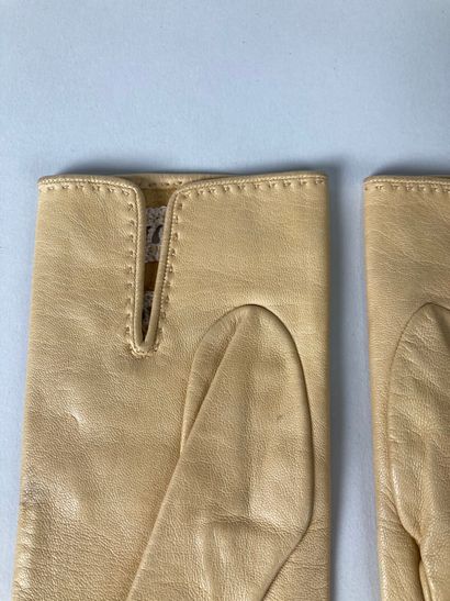 Attribuée à HERMÈS Paris
Paire de gants en...