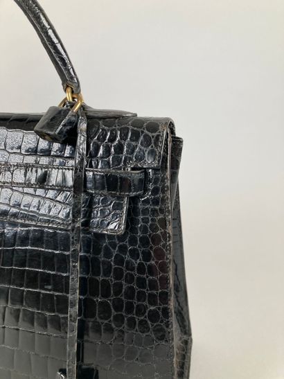 HERMÈS Paris
Sac Kelly 32 en crocodile noir,...