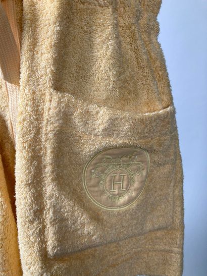 HERMÈS Paris
Sortie de bain en éponge miel...