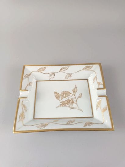 HERMÈS pour Eugène Perrin
Cendrier en porcelaine...