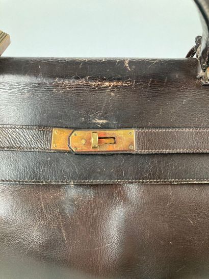 HERMÈS Paris
Sac Kelly 35 en box chocolat,...