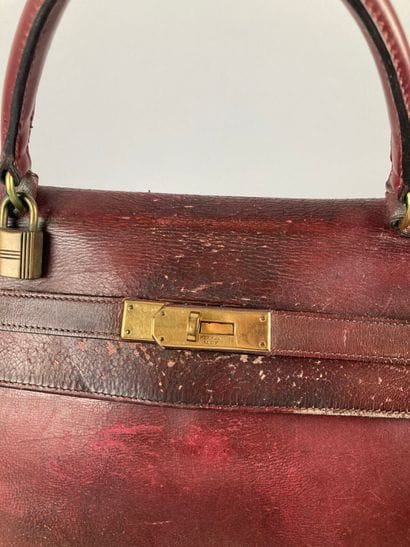HERMÈS Paris
Sac Kelly 35 en box rouge, bijouterie...