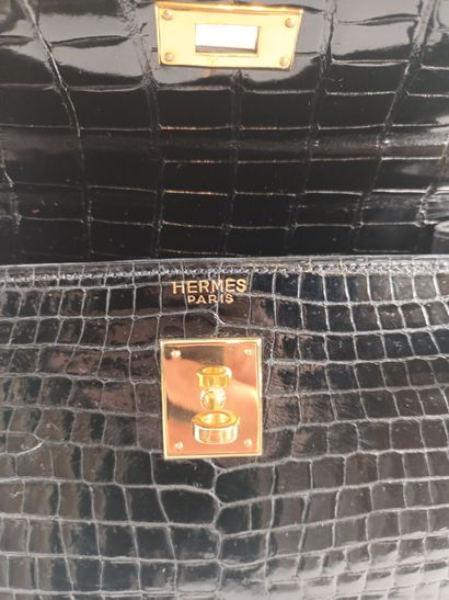 HERMÈS Paris
Mini Kelly 25 en crocodile noir,...