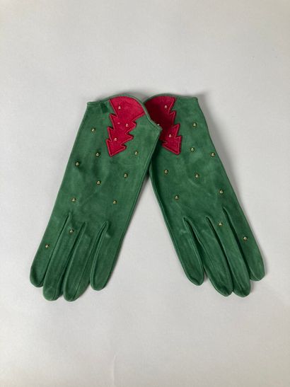 HERMÈS Paris
Paire de gants en daim vert...