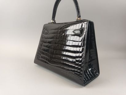 HERMÈS Paris
Mini Kelly 25 en crocodile noir,...