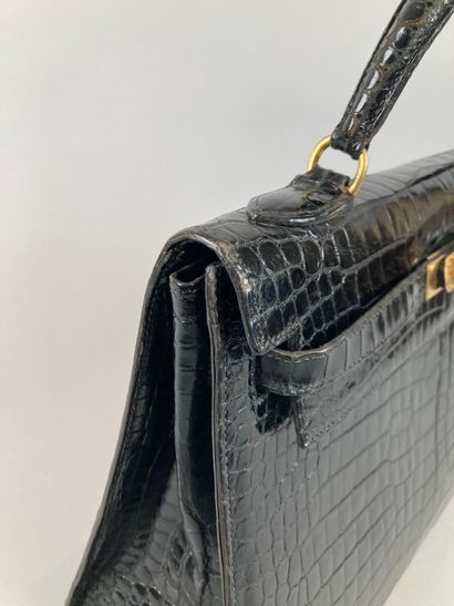HERMÈS Paris
Sac Kelly 32 en crocodile noir,...