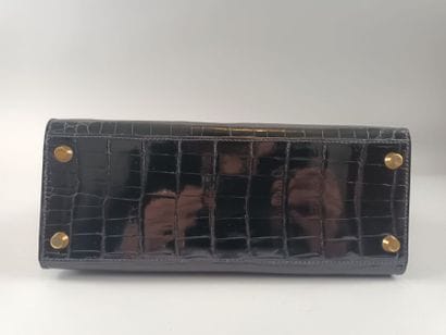 HERMÈS Paris
Mini Kelly 25 en crocodile noir,...