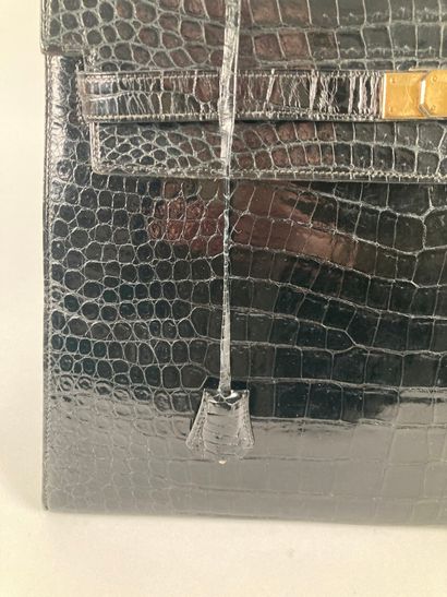 HERMÈS Paris
Sac Kelly 35 en crocodile noir,...