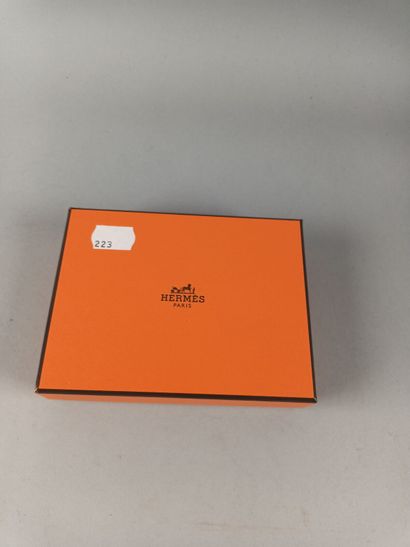HERMÈS
Carnet de bal à couverture en cuir...
