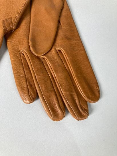 HERMÈS Paris, Made in France
Paire de gants...