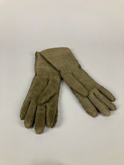 HERMÈS Paris, Made in France
Paire de gants...