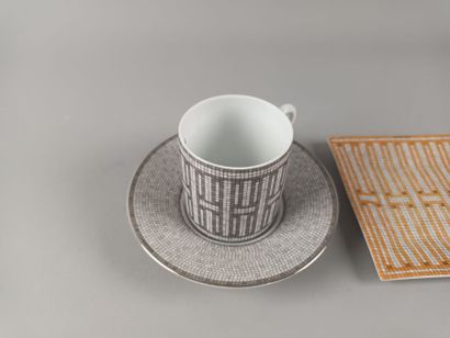 HERMÈS Paris
Tasse à café et sa sous-tasse...