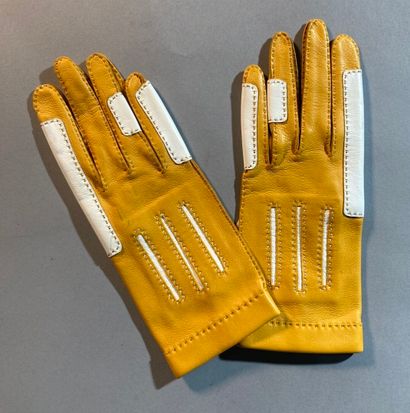 HERMÈS Paris, Made in France
Paire de gants...