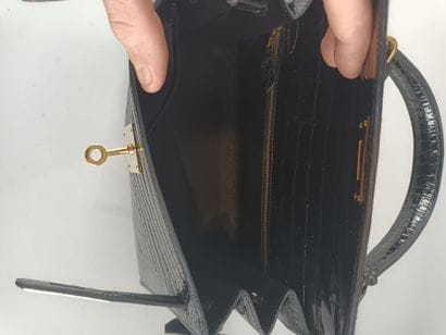HERMÈS Paris
Mini Kelly 25 en crocodile noir,...