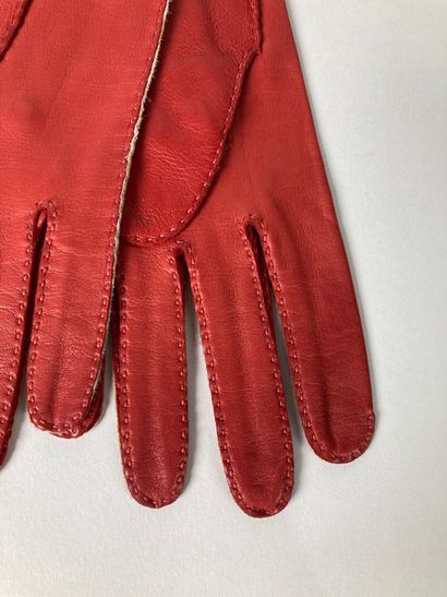 HERMÈS Paris
Paire de gants bicolore en cuir...