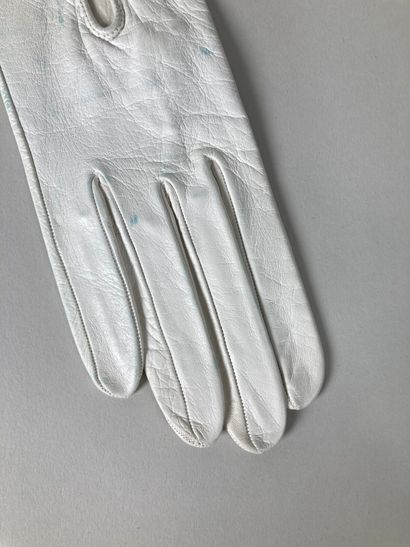 HERMÈS Paris, Made in France
Paire de gants...
