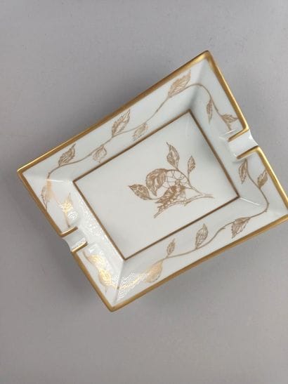 HERMÈS pour Eugène Perrin
Cendrier en porcelaine...