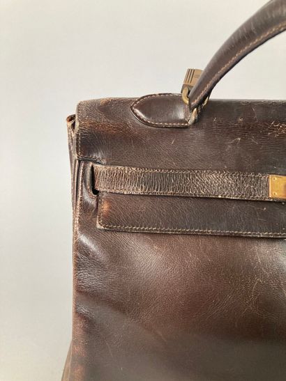 HERMÈS Paris
Sac Kelly 35 en box chocolat,...